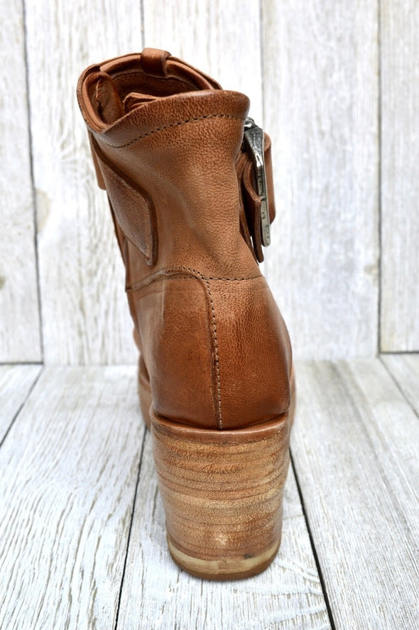 Flat Bottom Ankle Length Wedge boot